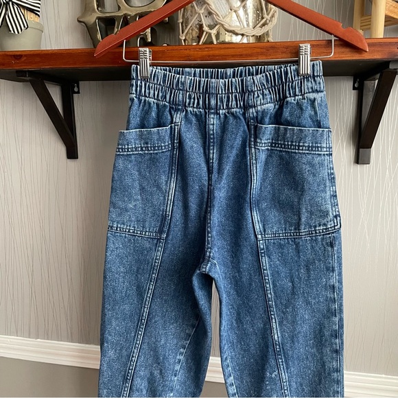 ASOS Weekday Byron acid wash tapered jeans in blue - Picture 2 of 13